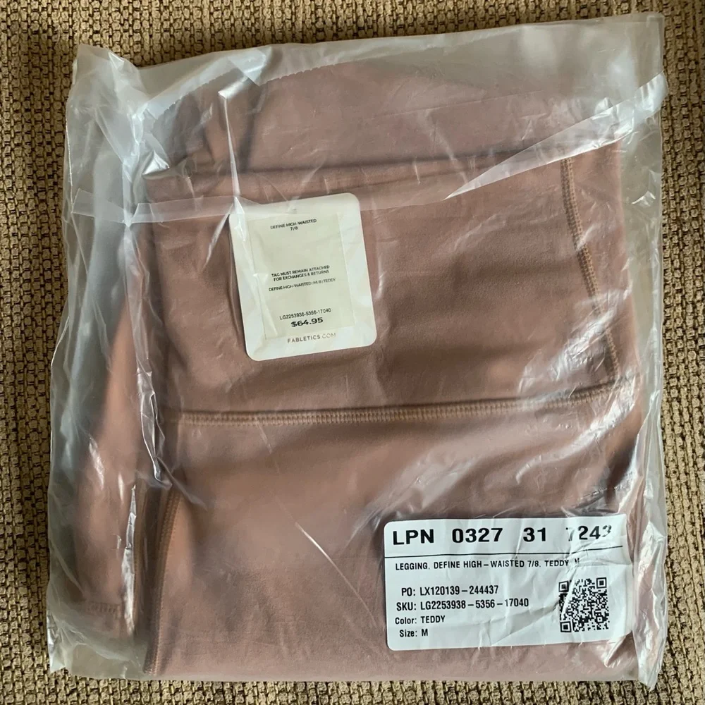BNWT Fabletics Define PowerHold® High-Waisted 7/8 Legging - MEDIUM Pants - TEDDY - Picture 4 of 13